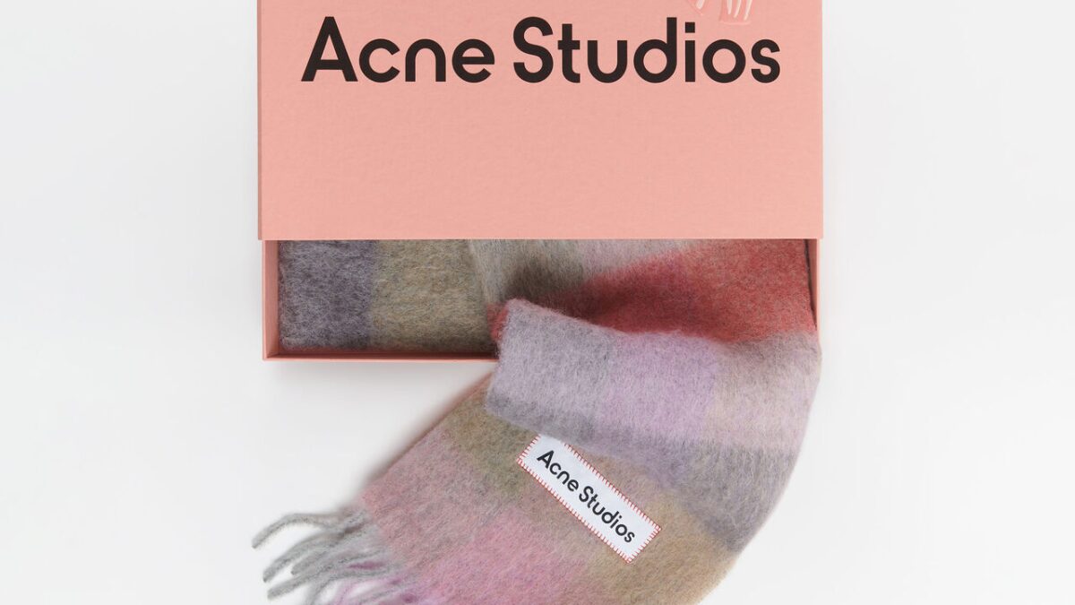 アクネ ストゥディオズのマフラーはなぜ人気？その理由と魅力を徹底  