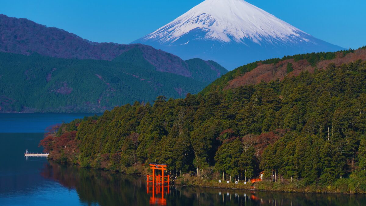 箱根神社の鳥居と富士山