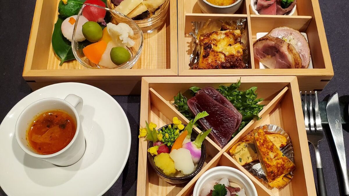 HAKONE NICAの夕食の様子