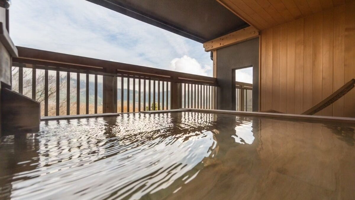 強羅花扇 円かの杜の露天風呂の様子