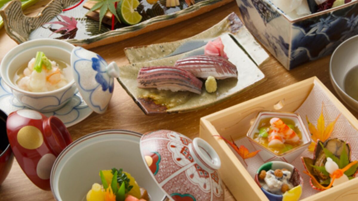 強羅花扇 円かの杜の夕食の様子