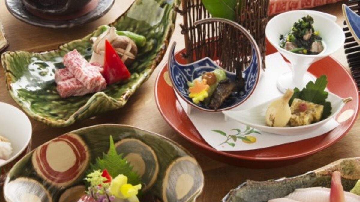 強羅花扇の夕食の様子