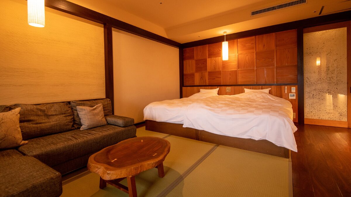 強羅花扇のベッドルームの様子