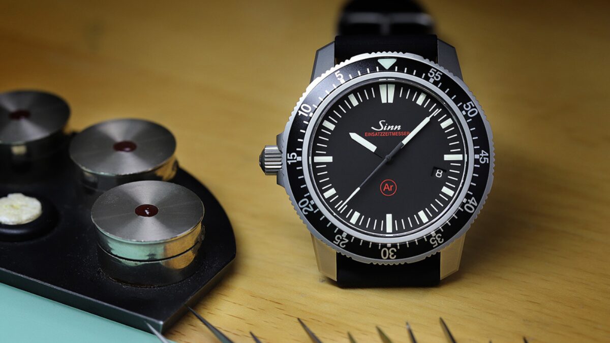 SINNの黒い腕時計