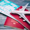 日本のパスポートと航空券の画像