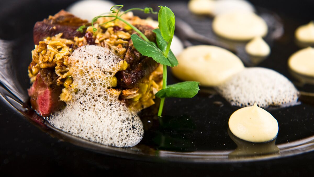 豪華なディナーの様子