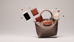 ロンシャンのバッグから中身の荷物が飛び出しているイメージ画像