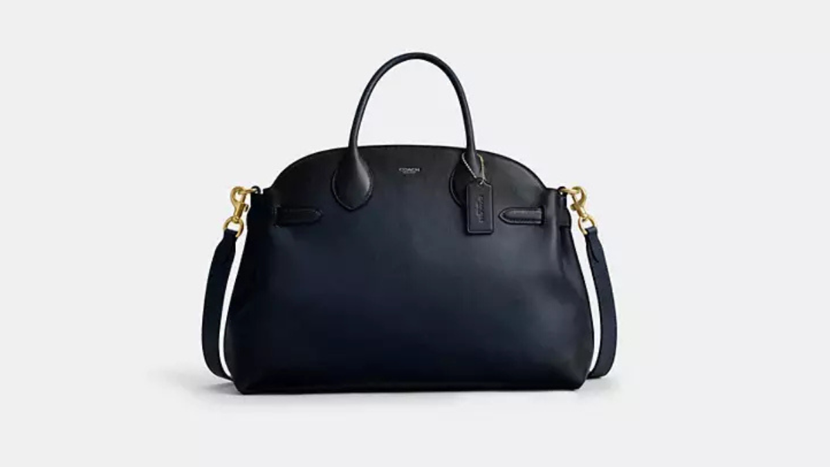 コーチのネイビーのバッグ