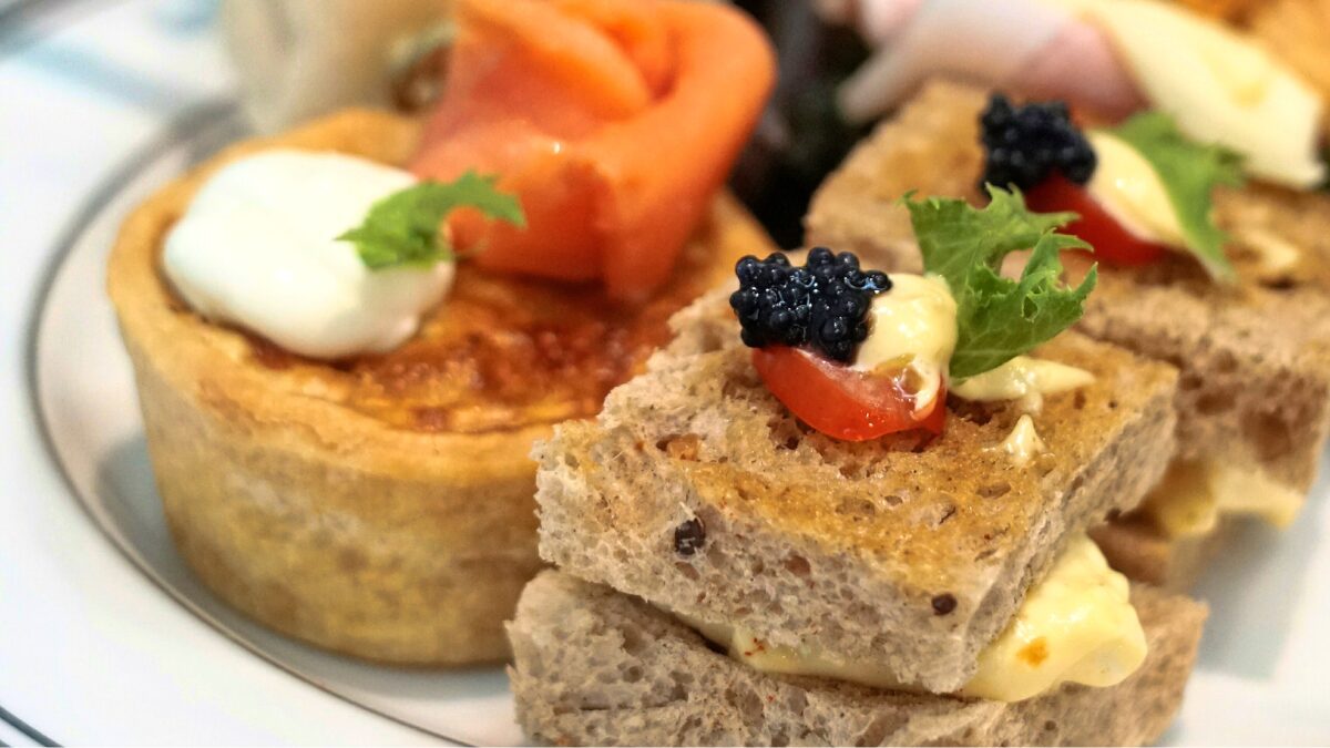 アフタヌーンティーの美味しそうなメニュー