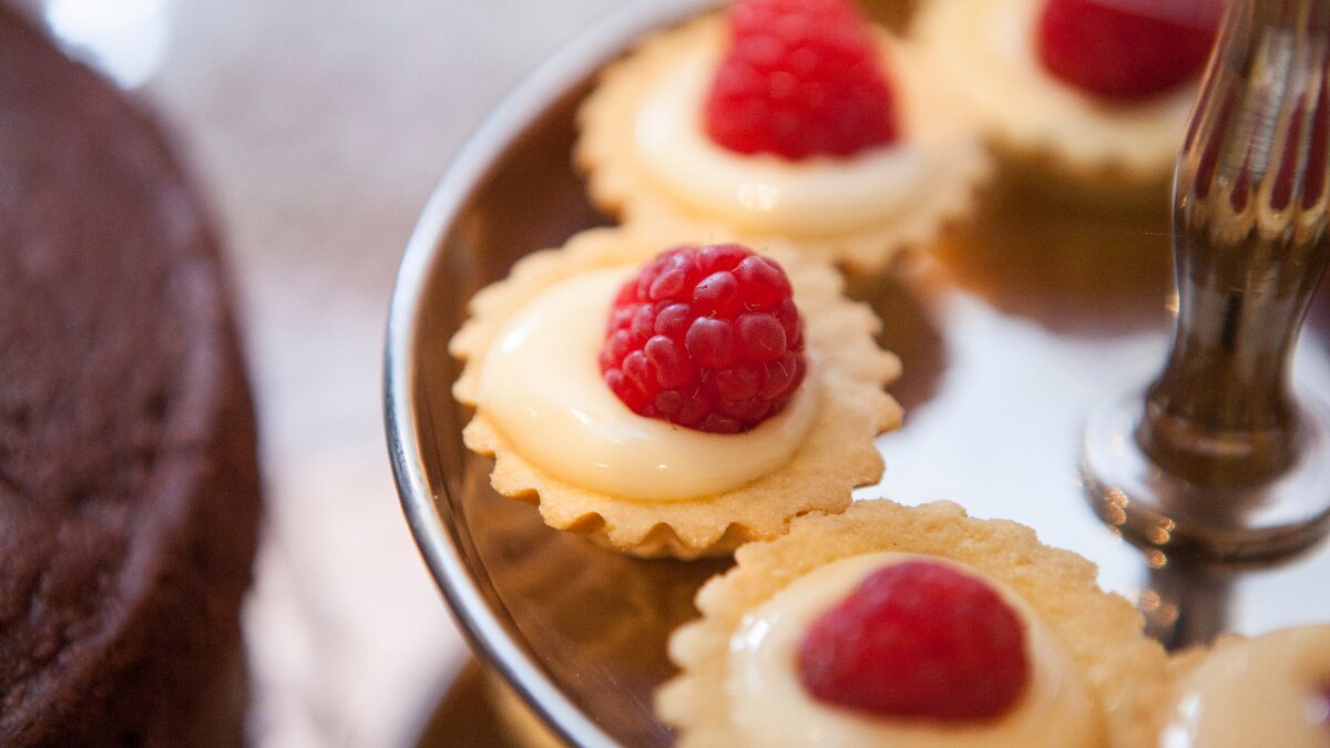 ラズベリーのタルトのクローズアップ画像