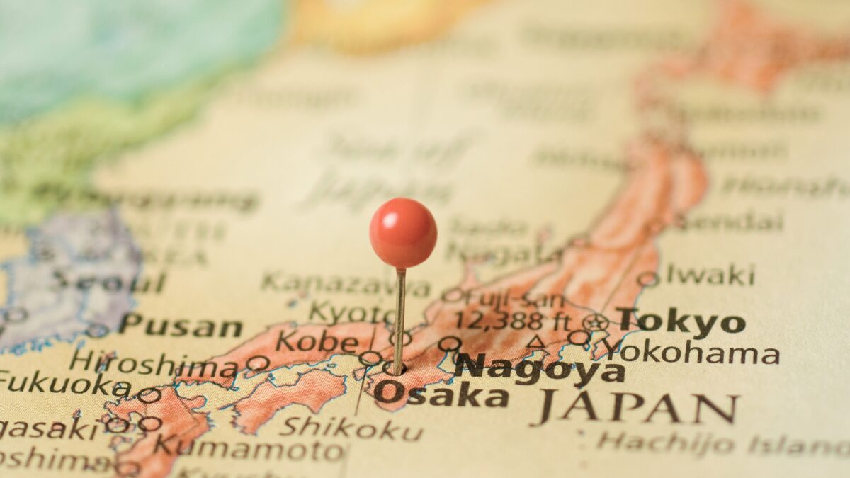 大阪に目印をした日本地図