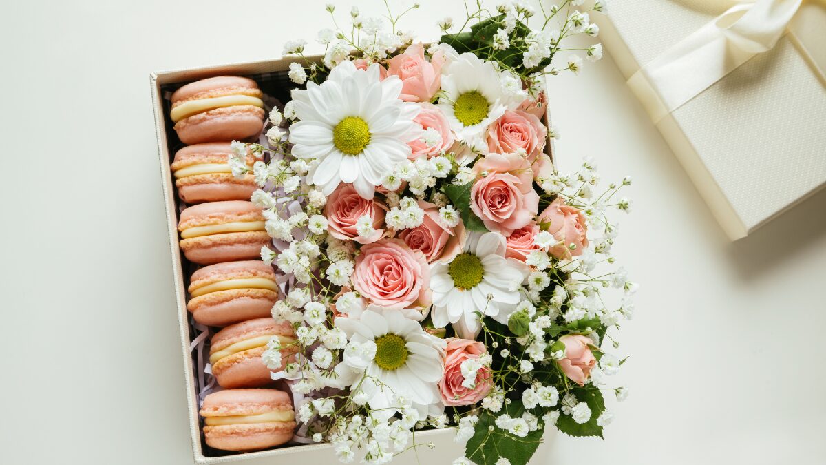 マカロンとブーケ