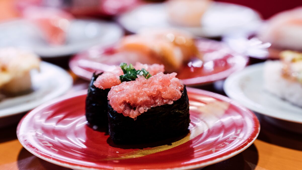 回転すしのねぎとろのズームアップ