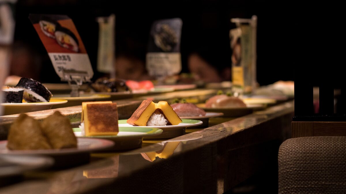 高級回転寿司の店舗内の様子