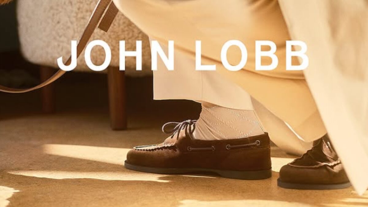 ジョンロブの靴を履いた男性