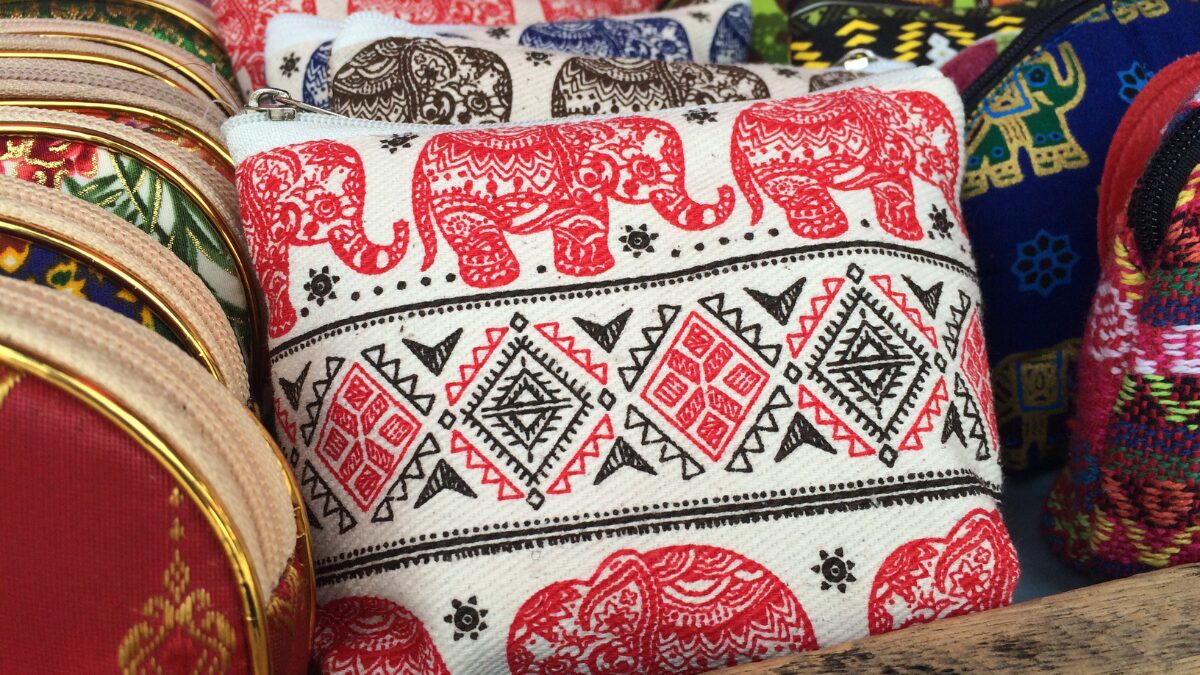 タイのお土産 像モチーフのクッション