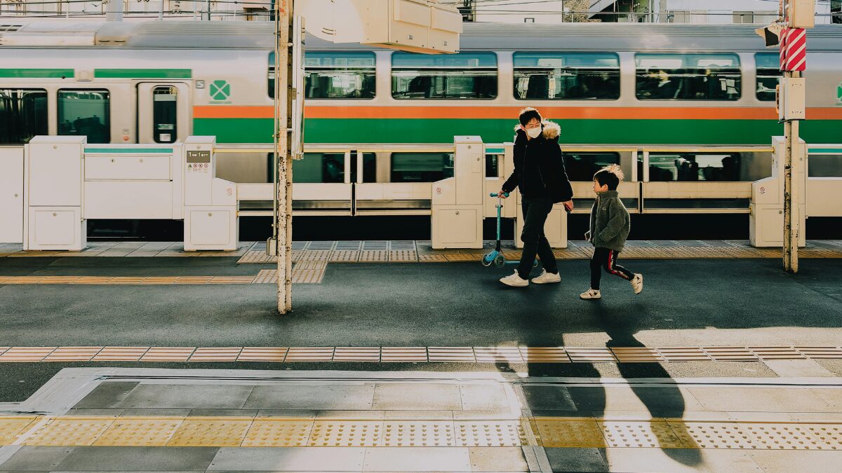 東京駅のホームと電車